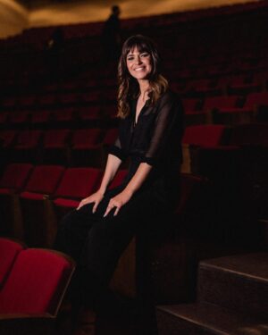 Joana Santos Instagram - Ainda a digerir esta ante estreia que foi tão especial. Ver o cinema São Jorge cheio de pessoas curiosas com o nosso VADIO. Estou feliz! ❤️ A partir de dia 4 de Maio estreia nas salas de cinema. Depois digam-me a vossa opinião 😉 

Styling: @lafayette____________________ 

Total look: @massimodutti 

Joias: @beatrizjardinha 

Sapatos: @aldo_shoes 

Makeup e cabelo: @tomperdigao 
 
Fotos: @afonsodbatista 

#cinemasaojorge #vadiofilme #ukbarfilmes #styledbylafayette #elitelisbon #premiere