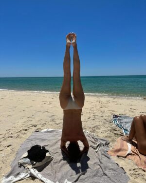 Joana Seixas Instagram - ••• Sol, Sal, boas partilhas e uma dinâmica perfeita ♥️🌿

@hyndia 
@sarabarradasofficial 

#praia #sal #sol #algarve