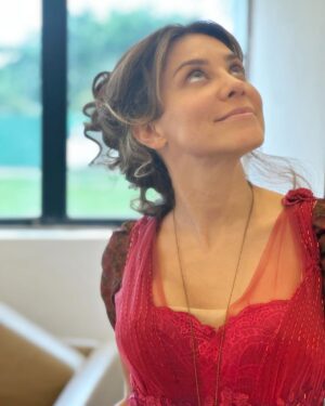 Joana Solnado Instagram - spoiler é apelido, o nome dela é Bernarda.
um pouco deste personagem que tem me ensinado tanto em tão pouco tempo.

#donabeja
@hbomaxbr @florestaprod