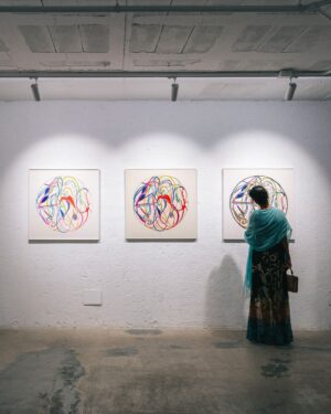 Joana Vasconcelos Instagram - Throwback to the vibrant opening of Joana Vasconcelos’ first solo exhibition at Baró Galeria! Be sure to visit the artworks on display in Palma de Mallorca until the end of August.

☀️☀️☀️

Recordamos a inauguração da primeira exposição individual de Joana Vasconcelos na Baró Galeria! Não deixe de visitar as obras de arte apresentadas em Palma de Maiorca até ao final de agosto.

📸 © @grimaltdeblanch

@barogaleria @artpalmacontemporani
#barogaleria #palmademallorca #artpalma #textileart #artetextil #artandfashion #arteemoda #escultura #sculpture #joanavasconcelos #artecontemporanea #contemporaryart #art #arte