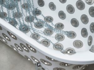 Joana Vasconcelos Instagram - Visit König Galerie and experience the surrealist bathroom crafted by Joana Vasconcelos. Dive into the thought-provoking world of one of her latest creations, ‘Flood,’ where the artist explores the paradox of abundance amidst scarcity.

🚿🚿🚿

Visite a König Galerie para conhecer a casa de banho surrealista criada por Joana Vasconcelos e mergulhar no mundo de uma das suas últimas criações, “Flood”, onde a artista explora o paradoxo da abundância no meio da escassez.

📸 © Roman Marz - Courtesy König Galerie

@koeniggalerie
#flood #surrealistbathroom #berlin #berlinart #escultura #sculpture #joanavasconcelos #artecontemporanea #contemporaryart #art #arte