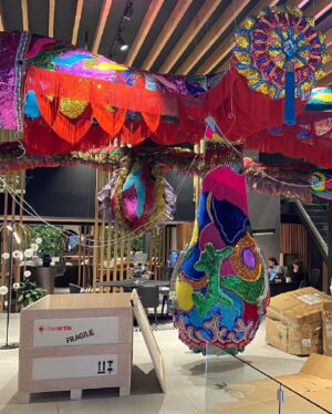 Joana Vasconcelos Instagram - Currently in NYC our dedicated team is putting the final touches on a special installation for Roche Bobois’ 50th anniversary in the US. Stay tuned for the reveal!

🗽🗽🗽

Atualmente em Nova Iorque a equipa do atelier está a dar os últimos retoques numa instalação especial para o 50º aniversário da Roche Bobois nos EUA. Esteja atento para ver o resultado final!

@rochebobois 
#JoanaVasconcelos #RocheBobois #NYC #ArtInProgress #NYCArt #ComingSoon #WIP #TextileArt #ArteTextil #Escultura #Sculpture #ArteContemporanea #ContemporaryArt #Art #Arte