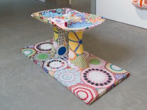 Joana Vasconcelos Instagram - Visit König Galerie and experience the surrealist bathroom crafted by Joana Vasconcelos. Dive into the thought-provoking world of one of her latest creations, ‘Flood,’ where the artist explores the paradox of abundance amidst scarcity.

🚿🚿🚿

Visite a König Galerie para conhecer a casa de banho surrealista criada por Joana Vasconcelos e mergulhar no mundo de uma das suas últimas criações, “Flood”, onde a artista explora o paradoxo da abundância no meio da escassez.

📸 © Roman Marz - Courtesy König Galerie

@koeniggalerie
#flood #surrealistbathroom #berlin #berlinart #escultura #sculpture #joanavasconcelos #artecontemporanea #contemporaryart #art #arte