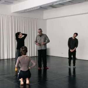 Joana de Verona Instagram - Intensa semana de Dança e Improvisação sob a sábia orientação de Mark Tompkins nestes dias de composição em tempo real no @orumodofumo . Foi muito Bom🌹

Ph: @catarinasantosdiary