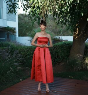Joana de Verona Instagram - Que bonita noite @academiaportuguesadecinema 
Parabéns a Tods!❤️‍🔥👏🏽
Que continuemos Livres na criação das mais diversas artes.

Merci ao grande e beaituful team:
Dress: @philosophyofficial da @espacecannelle_estoril 
Jewels: @gasbijoux e @destree 
Shoes: @stevemaddenportugal 
Make: @esteelauder / @just_makeup27 
Hair: @jeanlouisdavidportugal 
Preparação divertida entre colegas e amigos no bonito @intercontinentalcascaisestoril 
Obrigada @artistglobalmanagement @erikiric @anne_amorim1 
📸@fabioferreira.pt

#academiaportuguesadecinema #premiossophia #Cinemanacional #joanadeverona #Cinema
