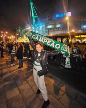 Joana Cruz Instagram - Obrigada @sportingcp 🤍💚
#campeões #sporting
