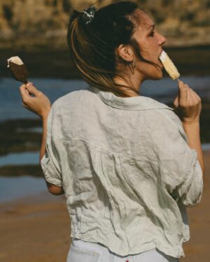 Joana Machado Madeira Instagram - Oooolhaaaa para ela com dois amores de Verão. Difícil mesmo é escolher os novos Gelados de Limão Majestic ou os novos Gelados Majestic Baunilha e Caramelo do @pingodoce #pingodoce #novidadespingodoce