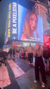Joana Machado Madeira Instagram - Mãe, apareci na Times Square de Nova Iorque ❤️