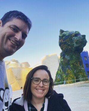 Joana Marques Instagram - Não se deixem enganar: parece que 2023 foi um bom ano mas neste momento estou de roupão polar, nariz em ferida e lenços de papel no bolso, a escolher estas fotografias a dedo para que pareça um bom ano.