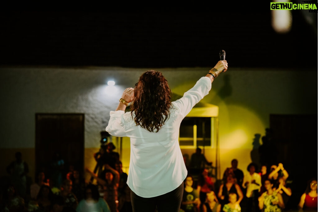 Joanna Instagram - Auto de Natal promovido pelo Vicariato Episcopal para Cultura da @arqrio em Jacarepaguá, no Rio. Um noite de luz e encanto! ⚡🥰 #joanna #natal #arqrio #cantorajoanna #mpb Fotos: Daniela Barros
