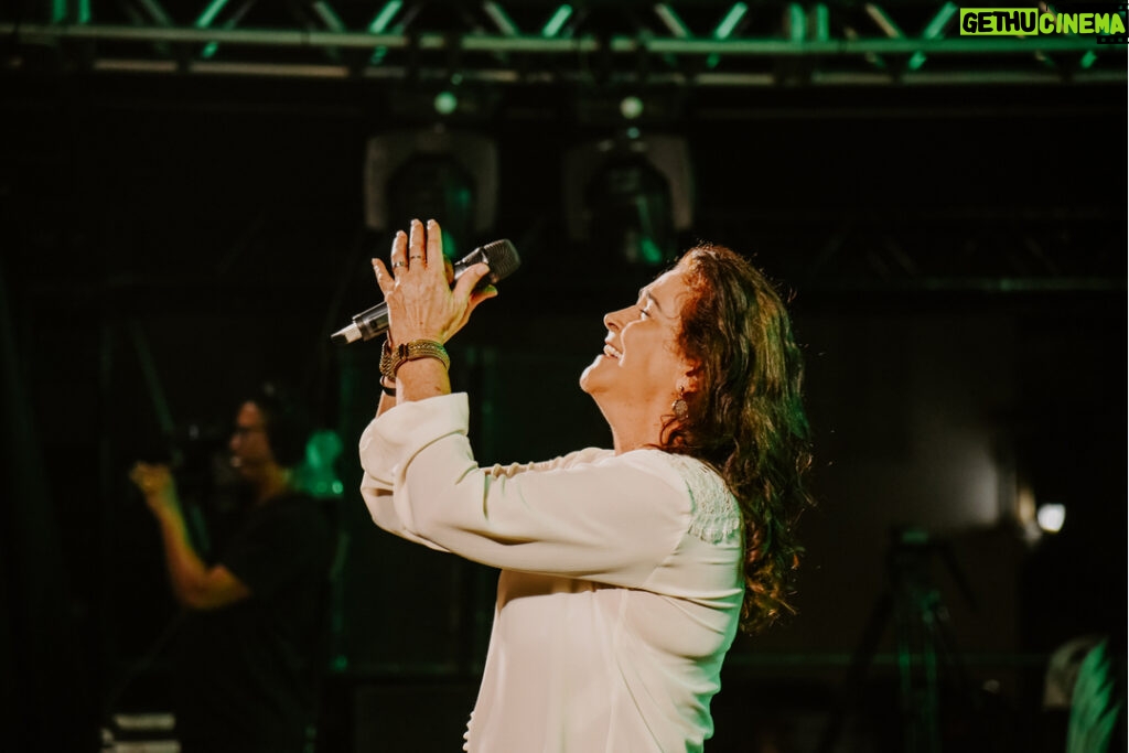 Joanna Instagram - Auto de Natal promovido pelo Vicariato Episcopal para Cultura da @arqrio em Jacarepaguá, no Rio. Um noite de luz e encanto! ⚡🥰 #joanna #natal #arqrio #cantorajoanna #mpb Fotos: Daniela Barros