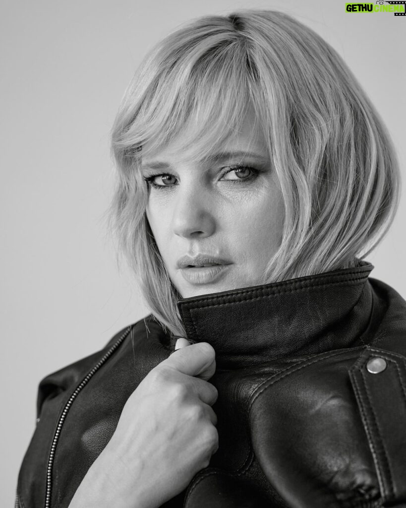 Joanna Kulig Instagram - @wysokieobcasy.pl Wydanie Świąteczne 🐣 Czytelniczkom i czytelnikom z okazji Wielkanocy życzę od- nowy, żeby wejść w wiosnę z radością i nową energią. I dużo czasu dla siebie.