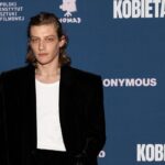 Joanna Kulig Instagram - Światowa premiera „Kobiety z…” miała miejsce podczas ostatniego Międzynarodowego Festiwalu Filmowego w Wenecji, gdzie film brał udział w Konkursie Głównym. Wczoraj w Warszawie odbyła się uroczysta polska premiera tego tytułu! 🤩 W wydarzeniu udział wzięli twórcy i obsada, m.in. Małgorzata Szumowska @szumowska.m, Michał Englert @englert_dop, Malgorzata Hajewska-Krzysztofik @malhaja, Joanna Kulig @joannakulig_official, Mateusz Więcławek, Bogumiła Bajor @bajbyeee, Jacek Braciak @urbanfikolki, Wojciech Mecwaldowski, Marta Nieradkiewicz @martanieradkiewicz_official. 🔥 Nie zabrakło gości takich, jak Ralph Kaminski @ralphkaminski czy Piotr Jacoń @piotr_jacon osób ze środowiska aktywistycznego zaangażowanych w powstanie filmu, jak Anu Czerwiński @anuanucze, Edyta Baker @edyta_baker czy Anna Grodzka @annagrodzka12, a nawet ministra sprawiedliwości Adama Bodnara @adbodnar.💪 @pisf_pl @vogue.polska @madants_films @malhaja @joannakulig_official @grupamoderator_studiofilmowe @memento.international @anoncontent @iwonderpictures @drirenaeris @klaudia.smieja @bmwpolska #KobietaZ #dramat #film #kinopolskie #joannakulig #malgorzataszumowska #michalenglert #malgorzatahajewskakrzysztofik #premiera