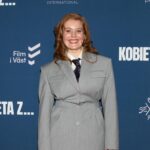 Joanna Kulig Instagram - Światowa premiera „Kobiety z…” miała miejsce podczas ostatniego Międzynarodowego Festiwalu Filmowego w Wenecji, gdzie film brał udział w Konkursie Głównym. Wczoraj w Warszawie odbyła się uroczysta polska premiera tego tytułu! 🤩 W wydarzeniu udział wzięli twórcy i obsada, m.in. Małgorzata Szumowska @szumowska.m, Michał Englert @englert_dop, Malgorzata Hajewska-Krzysztofik @malhaja, Joanna Kulig @joannakulig_official, Mateusz Więcławek, Bogumiła Bajor @bajbyeee, Jacek Braciak @urbanfikolki, Wojciech Mecwaldowski, Marta Nieradkiewicz @martanieradkiewicz_official. 🔥 Nie zabrakło gości takich, jak Ralph Kaminski @ralphkaminski czy Piotr Jacoń @piotr_jacon osób ze środowiska aktywistycznego zaangażowanych w powstanie filmu, jak Anu Czerwiński @anuanucze, Edyta Baker @edyta_baker czy Anna Grodzka @annagrodzka12, a nawet ministra sprawiedliwości Adama Bodnara @adbodnar.💪 @pisf_pl @vogue.polska @madants_films @malhaja @joannakulig_official @grupamoderator_studiofilmowe @memento.international @anoncontent @iwonderpictures @drirenaeris @klaudia.smieja @bmwpolska #KobietaZ #dramat #film #kinopolskie #joannakulig #malgorzataszumowska #michalenglert #malgorzatahajewskakrzysztofik #premiera