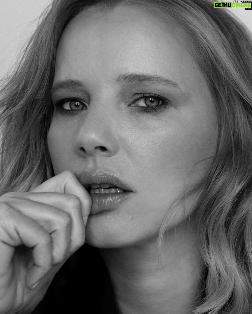 Joanna Kulig Instagram - @kobieta_z_ Portret potrójny dla @vogue.polska Dziękuję, Joanna