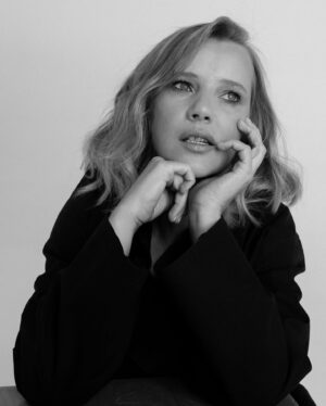 Joanna Kulig Instagram - @kobieta_z_ Portret potrójny dla @vogue.polska 
Dziękuję, Joanna