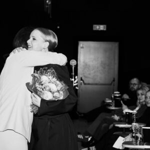 Joanna Kulig Instagram - Zapraszam na „Miłość bez ostrzeżenia” wyjątkowy dla mnie projekt gdyż wszystko zaczęło się w Nowym Yorku przez @berlinale , @camerimage.festival aż trafia do Państwa do kin w całej Polsce, Joanna 🧡 @shecametomefilm