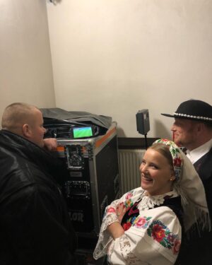 Joanna Kulig Instagram - Zagościmy dziś u Państwa po kolędzie o 16.50 w @polsatofficial 
Zdrowych i spokojnych Świąt dla Wszystkich ❤️ Joanna