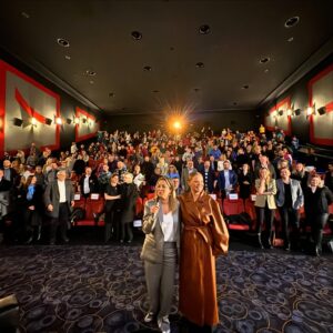 Joanna Kulig Instagram - Zapraszam na „Miłość bez ostrzeżenia” wyjątkowy dla mnie projekt gdyż wszystko zaczęło się w Nowym Yorku przez @berlinale , @camerimage.festival aż trafia do Państwa do kin w całej Polsce, Joanna 🧡 @shecametomefilm