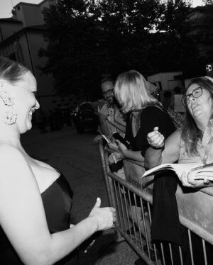 Joanna Kulig Instagram - 🖤Arrivederci @labiennale 🖤
Grazie: @kobieta_z_ @szumowska.m & Michał Englert & All Cast & Crew
@magdabutrym 🌹
@vogue.polska 
@kasiamioduska 
@alicja.kozak 
@charlottetilbury 
& Waldemar Pokromski