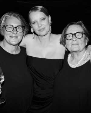 Joanna Kulig Instagram - 🖤Arrivederci @labiennale 🖤
Grazie: @kobieta_z_ @szumowska.m & Michał Englert & All Cast & Crew
@magdabutrym 🌹
@vogue.polska 
@kasiamioduska 
@alicja.kozak 
@charlottetilbury 
& Waldemar Pokromski