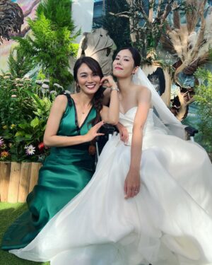 Joanne Peh Instagram - “SHERO” a year on. It was a beautiful gathering on the last day of CNY, catching up and congratulating one another for how far we have all come since then. This time last year, we were making “SHERO”, which was exceptionally memorable. The training to be a bodyguard, filming in Canberra, fighting with a ponytail that had nine pieces of hair extensions in it…

Summarising the experience in 10 pictures on IG was challenging because it felt like a lifetime for me. A long, gruelling search for sister @carriewst, a roller coaster love-hate romance with my client @romeotan, a painful rejection from my best friend @nickk_teo and a wary relationship with my sister’s mentee  @tayying_.
 
It’s a joy to have worked with all of you on this project! Here’s to another year of celebrations, and may all your dreams come true! ♥️♥️♥️♥️

#mediacorpshero #zgmdinner #joannepeh