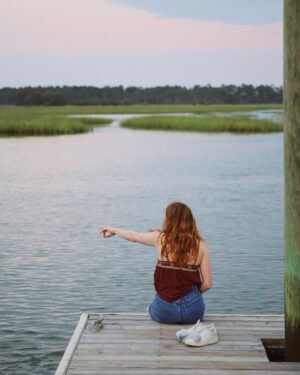 Jocelyn Shelfo Instagram - Tried to make a new friend 🐬 

Can always count on @juliannagraceelam to capture the good moments :)