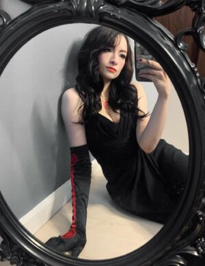 Jodelle Ferland Instagram - happy halloween🎃
last year I went as winry from fullmetal alchemist, so I figured I’d continue the theme this year and dress as one of my favourite FMA villains, lust❤️ 
#fullmetalalchemist #fmabrotherhood #lustcosplay #fmalust #fmacosplay