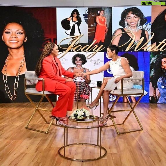 Jody Watley Instagram - May the optimism of a new season propel you into spring 2024 🌸🌺🌻🌞🌷🌹❤️🙏🏾✨ Stay “EVERLASTING” ✨ Here are few more photos I received from my appearance on Tamron Hall Show 3.14.24 😁❤️ So much joy! #JodyWatley #TamronHallShow #spring Wattage ✨ 📸 Photos courtesy of ABC /Jeff Neira Swipe left
