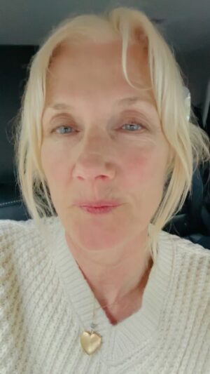 Joely Richardson Instagram - A little ‘ASMR’ Emily Dickinson. It feels so awful when we mess up, and let people down. It’s a cliche but I do think we learn more from our failures. Emily felt like a terrible failure- she was virtually unpublished during her lifetime. Posthumously one of the greatest American poets. This poem has her humorous mischief bouncing around. Good to bring humour into most situations- especially when they feel bad. We own it, apologise, move on . Does anyone reading this feel better now? Hope so x