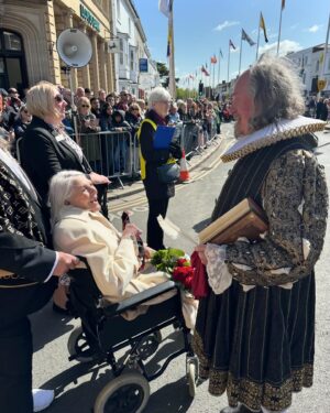 Joely Richardson Instagram - Stratford on Avon. My mother received the Pragnell award this weekend for contributions to Shakespeare. It just about coincided with his birthday so there was a huge procession to celebrate the Bard. Stratford was where my mum started her career, and she said to me afterwards “so, not bad eh?”. Not bad at all mum. I said “would you like me to post these pictures on an insta ‘story ‘ that last 24 hours?. “No “ she said “I’d like it on the one that lasts forever”. #shakespeare #stratforduponavon #royalshakespearecompany