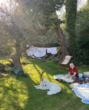 Joely Richardson Instagram - Sleeping in a garden. Something about a laundry line takes me back to childhood.These photos were actually taken a couple of years ago.  Ma awoke from her snooze and said “ I dreamt I was floating on a  laundry ship “. Later she penned a picture of her dream, me accompanying her in the hammock . I asked my Ma if she really wanted me to share these. “Yes I do “. “You sure Ma? You in your Lakers pj’s?” ( courtesy of @bgdans91 ). “Emphatically Yes. One day I’ ll have gone, and they’ll be here”. I think she likes her art work. I do. 🖼️ #lakers #pjs #pjsallday #laundry #laundryline #ink #inkdrawing