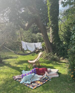 Joely Richardson Instagram - Sleeping in a garden. Something about a laundry line takes me back to childhood.These photos were actually taken a couple of years ago.  Ma awoke from her snooze and said “ I dreamt I was floating on a  laundry ship “. Later she penned a picture of her dream, me accompanying her in the hammock . I asked my Ma if she really wanted me to share these. “Yes I do “. “You sure Ma? You in your Lakers pj’s?” ( courtesy of @bgdans91 ). “Emphatically Yes. One day I’ ll have gone, and they’ll be here”. I think she likes her art work. I do. 🖼️ #lakers #pjs #pjsallday #laundry #laundryline #ink #inkdrawing