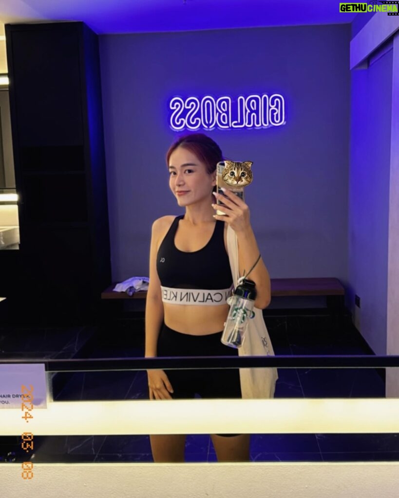 Joey Leong Instagram - little progress ✨ big thank you to @coliseumfitness.my and my powerful young lady pt @littledawn_y for guiding me right! exploring the body and tracking progress is becoming increasingly enjoyable though gym can be HARD but if you can endure the toughest 60-90 mins in a day, what else can’t you handle? *swipe to see flabby tummy a month ago* hehh ps: gym peeps, which part of the body do you think it’s harder to train?