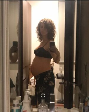 Johanna Murillo Instagram - Hoy hace 5 años nació esta bomba nuclear que me hizo mamá. Princesa, rockera, gitana, que me hace explotar el corazón y la cabeza varías veces al día. No conozco a nadie mas ocurrente y con ese tamaño de personalidad. Que seas muy feliz Martina fantástica, gracias por ser mi hija.