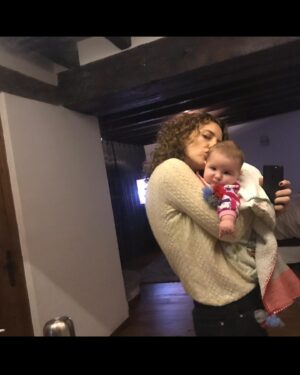 Johanna Murillo Instagram - Hoy hace 5 años nació esta bomba nuclear que me hizo mamá. Princesa, rockera, gitana, que me hace explotar el corazón y la cabeza varías veces al día. No conozco a nadie mas ocurrente y con ese tamaño de personalidad. Que seas muy feliz Martina fantástica, gracias por ser mi hija.