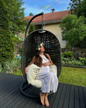 Johanna Puhakka Instagram - ihanin sunnuntai hetkeen, kiiiiitos kiitos kiiiiiiitos maailman ihanimmista (ylläri) babyshower juhlista rakkaat ystävät ja perhe.
🩷🩷🩷🩷🩷
Pikku poikaset ja me vanhemmat ollaan kyllä niin onnekkaita kun on tälläsiä keijukaisia meidän ympärillä ja tukena. Sata tuhatta sydäntä ja suukkoa kaikki te ihanat🥹
Onneks oli vedenkestävää ripsaria!!
🥹🩷🩵