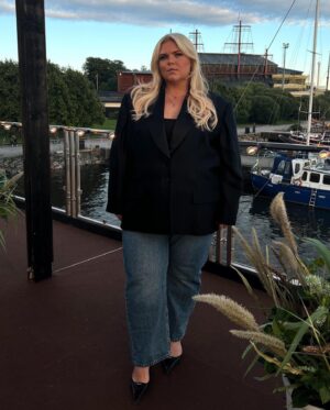 Johanna Nordström Instagram - klack & linne hos tilde 20.00 på lillfyran 💕 

smink älskade @facebyf