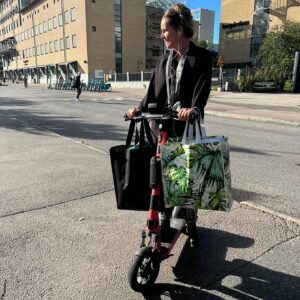 Johanna Nordström Instagram - herregud!!! vi vann årets scenshow på barncancergalan - det stora humorpriset! vi är såå glada o tacksamma! 

TACK till exakt alla som varit med och skapat showen. Extra tack till @palstrobaek som skrev manus, @fredrik_benke_rydman för regi, @annmirro som koreograferat, @stylebyseb @josefingrotenfelt för styling , @nilsmua @byemeliejonsson för smink, @erikmikaeltillman vår otroliga producent 
@ballafjang för musik.
hela ATL! evelina, sofie, my, alex, maja ❤️ 
alla dansare ❤️ 
@lindabengtzing ❤️❤️
tekniker, alla bakom, och SJÄLVKLART, tack ebba och markoolio ☺️

Utan er hade showen inte blivit av. 
FÖRLÅT om ja glömt nån, alla som varit en del av showen tack tack tack. 

PUSS O TACK!!! 

ps. bli barnsupporter ❤️