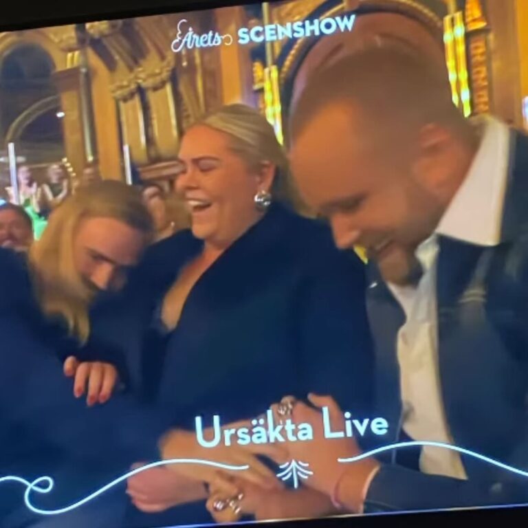 Johanna Nordström Instagram - herregud!!! vi vann årets scenshow på barncancergalan - det stora humorpriset! vi är såå glada o tacksamma! TACK till exakt alla som varit med och skapat showen. Extra tack till @palstrobaek som skrev manus, @fredrik_benke_rydman för regi, @annmirro som koreograferat, @stylebyseb @josefingrotenfelt för styling , @nilsmua @byemeliejonsson för smink, @erikmikaeltillman vår otroliga producent @ballafjang för musik. hela ATL! evelina, sofie, my, alex, maja ❤️ alla dansare ❤️ @lindabengtzing ❤️❤️ tekniker, alla bakom, och SJÄLVKLART, tack ebba och markoolio ☺️ Utan er hade showen inte blivit av. FÖRLÅT om ja glömt nån, alla som varit en del av showen tack tack tack. PUSS O TACK!!! ps. bli barnsupporter ❤️