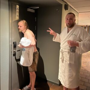 Johanna Nordström Instagram - herregud!!! vi vann årets scenshow på barncancergalan - det stora humorpriset! vi är såå glada o tacksamma! 

TACK till exakt alla som varit med och skapat showen. Extra tack till @palstrobaek som skrev manus, @fredrik_benke_rydman för regi, @annmirro som koreograferat, @stylebyseb @josefingrotenfelt för styling , @nilsmua @byemeliejonsson för smink, @erikmikaeltillman vår otroliga producent 
@ballafjang för musik.
hela ATL! evelina, sofie, my, alex, maja ❤️ 
alla dansare ❤️ 
@lindabengtzing ❤️❤️
tekniker, alla bakom, och SJÄLVKLART, tack ebba och markoolio ☺️

Utan er hade showen inte blivit av. 
FÖRLÅT om ja glömt nån, alla som varit en del av showen tack tack tack. 

PUSS O TACK!!! 

ps. bli barnsupporter ❤️