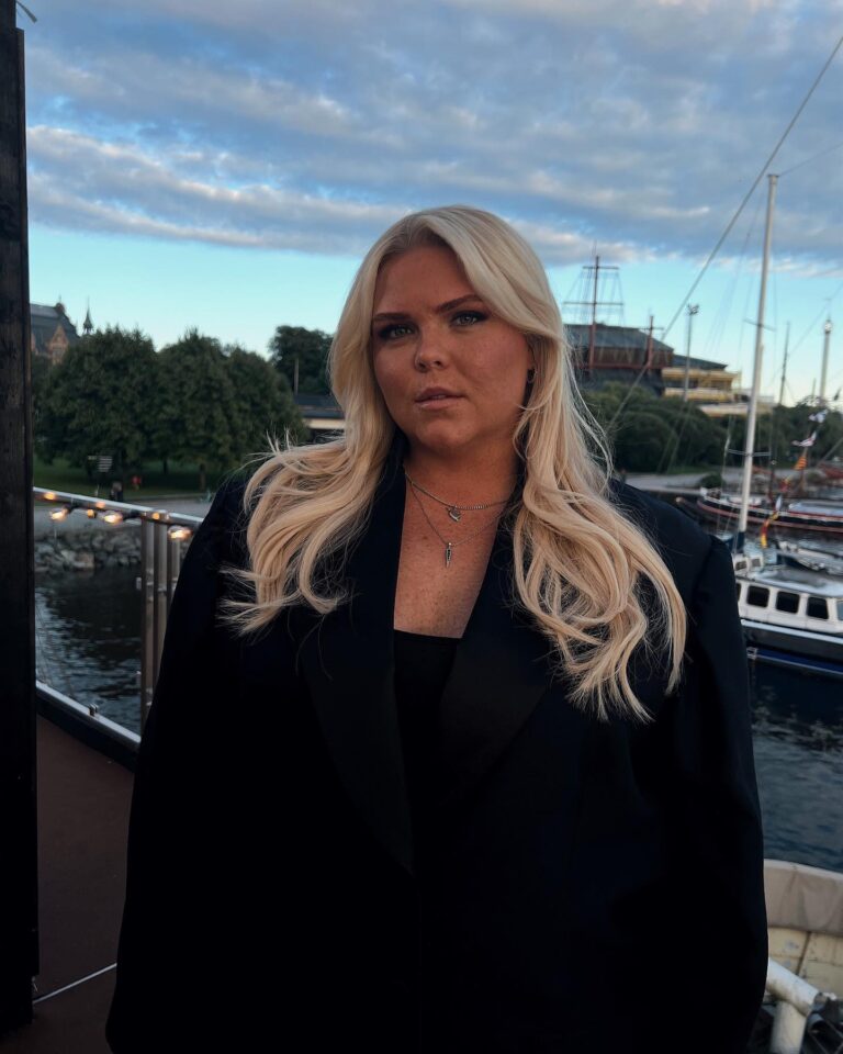 Johanna Nordström Instagram - klack & linne hos tilde 20.00 på lillfyran 💕 smink älskade @facebyf