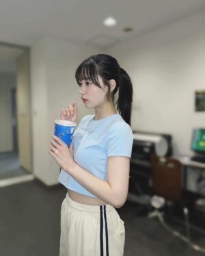 Jonishi Rei Instagram - ⠀
本日初日を迎えました！
NMB48 約10年半ぶりのオリジナル新公演
「#天使のユートピア公演」🪽

#ここにだって天使はいる公演 のステージに立つ
お姉ちゃんを何度も見てステージに憧れを持つ
きっかけにもなった公演。
とてもキラキラしていたのを今でも覚えています！
NMB48にとってもファンの皆さんにとっても大切で大事な公演。

そんな偉大すぎる公演の第二のオリジナル公演
ということで不安な気持ちもあったのですが、
メンバーみんなで何度もレッスンをして一つのものに向かって進んでいくのがとっても楽しくて

自信を持って私たちにしかできない公演を
今のNMB48でしか見せれない姿をファンの皆さんに見ていただきたいとおもいステージに立ちました☺️

気持ちが伝わっていたら嬉しいです🌼

そして、初日メンバーとしてステージに立てたこと
とても幸せな気持ちでいっぱいです！
今日という日を見つけれーちゃんしにきてくださり
ありがとうございました👌🩵
⠀
⠀
⠀
そして！！！
私はリハーサル期間と舞台期間が少し被っていて
振り入れに参加することができなかったのですが、
全曲！！！わかにゃんがアンダーで入ってくれて
そのおかげでスムーズに振りお越しをすることができました！！
わかにゃんがいなければ私は今日という日を迎えることが
できませんでした！

細かいメモまでしっかりしてくれたり
個人的に一緒に練習までしてくれたり

本当にありがとう🐱
⠀
⠀
他にもたくさんのメンバーがアンダーに入ってくれて、今日の公演はそんなメンバーみんなとつくりあげたものでもあります。

みんなきっと必ず
皆さんの天使になって
#天使のユートピア公演 に現れます。

天使たちがつくるユートピア
見つけれーちゃんしにきてくださいね👼🌟

いつもNMB48を応援してくださる皆さん
本当にありがとうございます。
皆さんがずっとずっと全力でNMB48を好きでいて
くださるからこそまた天使になることができました☺️

NMB48まだまだ走り続けます🏃‍♀️💨

これからもよろしくお願いします！
⠀
⠀
⠀
⠀