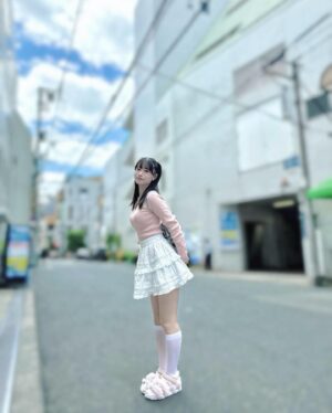 Jonishi Rei Instagram - ⠀
珍しい感じの #れーチャンしふく 👗
⠀
⠀
⠀
⠀
⠀
#dailylook #ootd #code #outfit #低身長コーデ #154cm 
#春服 #春 #春服コーデ #スキニー #ハーフツイン