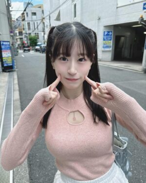 Jonishi Rei Instagram - ⠀
珍しい感じの #れーチャンしふく 👗
⠀
⠀
⠀
⠀
⠀
#dailylook #ootd #code #outfit #低身長コーデ #154cm 
#春服 #春 #春服コーデ #スキニー #ハーフツイン