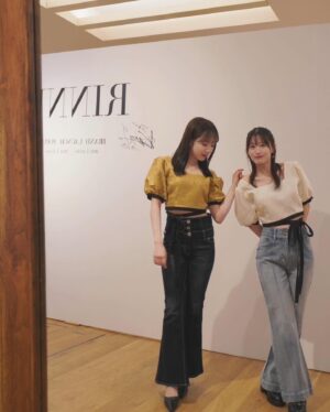 Jonishi Rei Instagram - ⠀
明日25日まで開催している
花梨ちゃんプロデュースアパレルブランド
【#RINNU】のPOP UPへ行ってきました👗🌹
⠀
⠀
悩みまくって試着もしてさらに悩んで大量にGETしました！笑
⠀
⠀
低身長でもスタイル良く着れるお洋服と
デザインもめちゃかわでした🥺
皆さんもたくさん悩んで可愛いお洋服ゲットしてくださいね〜🌟
⠀
⠀
⠀
⠀
⠀