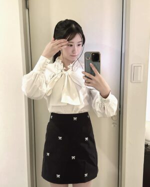 Jonishi Rei Instagram - ⠀
⠀
可愛い服着て可愛い服買ってきた👗💐
⠀
⠀
⠀
⠀
⠀
#れーチャンしふく #dailylook #ootd #code #outfit #低身長コーデ #154cm #ニーハイソックス #リボン