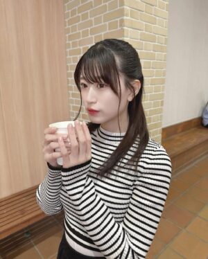 Jonishi Rei Instagram - ⠀
今日は寒かったので
ホットを買ってしまいました☕️
寒がりにはまだまだ長袖じゃないとキツそうです☃️
⠀
⠀
⠀
⠀
⠀
#れーチャンしふく #dailylook #ootd #code #outfit #低身長コーデ #154cm #モノトーンコーデ #ハーフアップ #お姉さん 👩🏻？