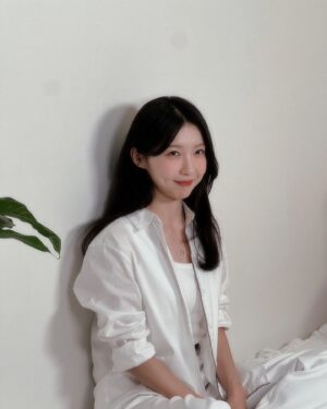 Joo Hyun-young Instagram - 어렸을 때 이 날을 꿈꾸며 연습 많이 했는데.. 더 할 걸 그랬어요?! 크크. 이른 아침부터 섬세하게 찍어주시고 예쁘게 담아주신 나혼자산다팀 너무나 감사드립니다! 매번 티비로만 보던 스튜디오에 처음 들어갔을 때 정말 심장이 미친듯이 뛰었어요. 본방 보면서도 미숙하고 어설픈 제 모습에 또 심장이 콩닥콩닥 했어요. 근데 이게 나인걸 우째.. 헤헤🦧  시청해주신 분들 모두 너무너무 감사드립니다. 나! 혼자! 산다!!!