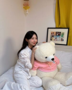 Joo Hyun-young Instagram - 어렸을 때 이 날을 꿈꾸며 연습 많이 했는데.. 더 할 걸 그랬어요?! 크크. 이른 아침부터 섬세하게 찍어주시고 예쁘게 담아주신 나혼자산다팀 너무나 감사드립니다! 매번 티비로만 보던 스튜디오에 처음 들어갔을 때 정말 심장이 미친듯이 뛰었어요. 본방 보면서도 미숙하고 어설픈 제 모습에 또 심장이 콩닥콩닥 했어요. 근데 이게 나인걸 우째.. 헤헤🦧  시청해주신 분들 모두 너무너무 감사드립니다. 나! 혼자! 산다!!!